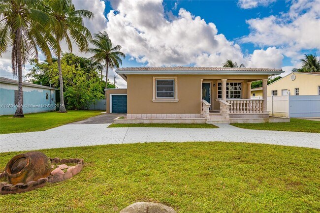 2450 Hollywood Blvd in Hollywood, FL - Building Photo - Building Photo
