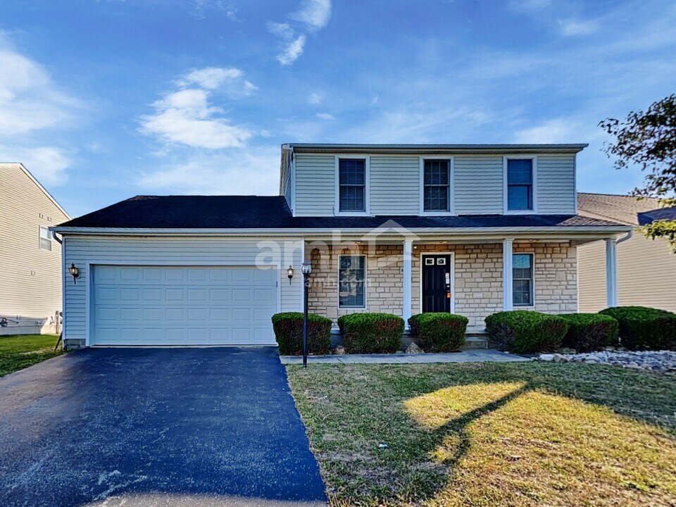 8093 Willow Brook Crossing Dr in Blacklick, OH - Building Photo