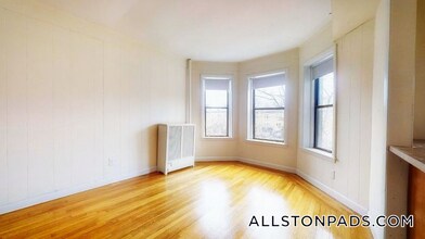 1131 Commonwealth Ave, Unit 3 in Boston, MA - Building Photo - Building Photo