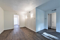 Hillsdale Garden Apartments in Richardson, TX - Building Photo - Building Photo