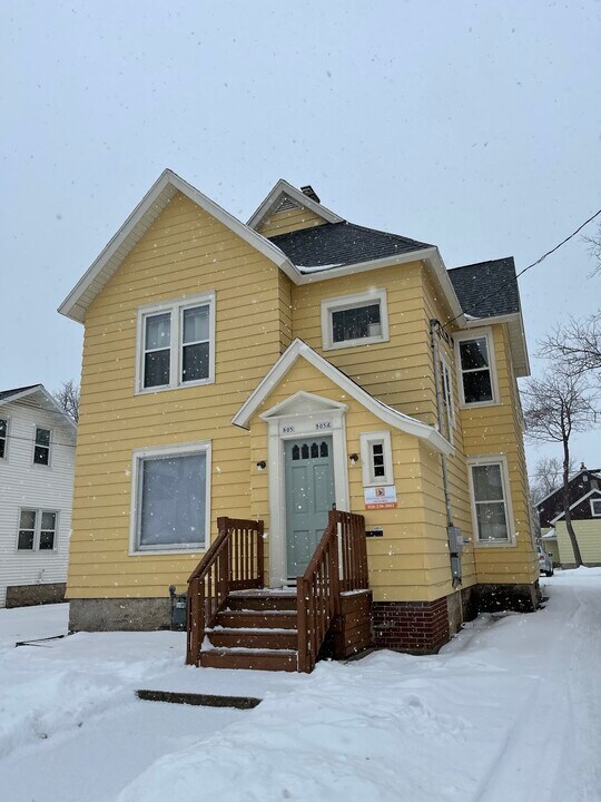 805 Scott Ave in Oshkosh, WI - Building Photo