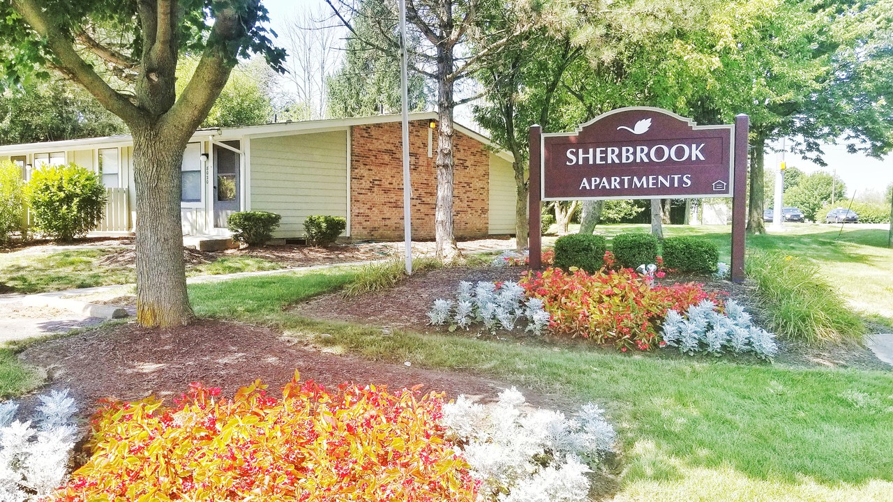 Sherbrook in Indianapolis, IN - Foto de edificio