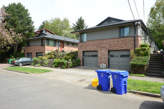 5032-5046 SE 37th Ave in Portland, OR - Building Photo - Building Photo