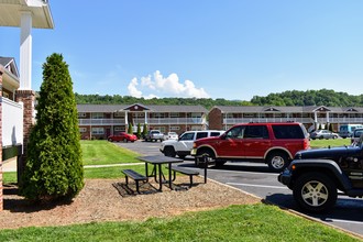 Greenwood Farms Apartments in Johnson City, TN - Building Photo - Building Photo