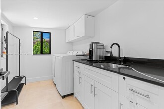 281 NE 48th Terrace in Miami, FL - Building Photo - Building Photo