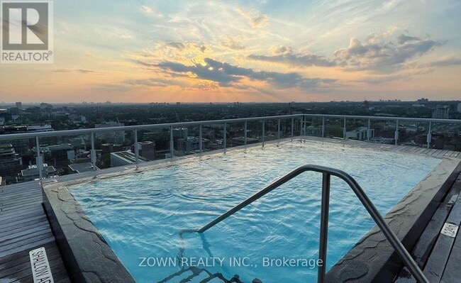 11 Charlotte St in Toronto, ON - Building Photo - Building Photo