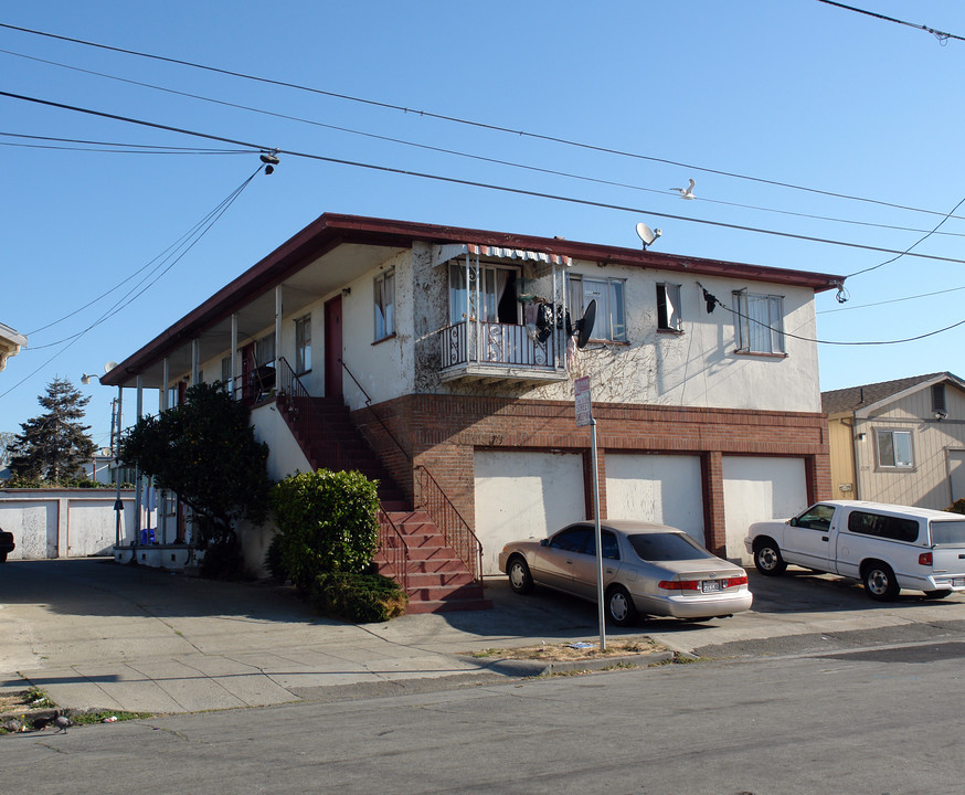 2323 Clinton Ave in Richmond, CA - Foto de edificio