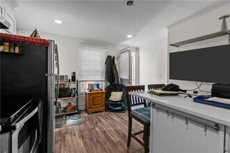 29 Dean Ave-Unit -1R in Newport, RI - Building Photo - Building Photo