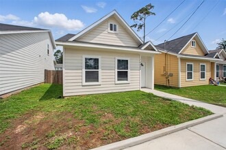 16884 Kempwood in Montgomery, TX - Building Photo - Building Photo