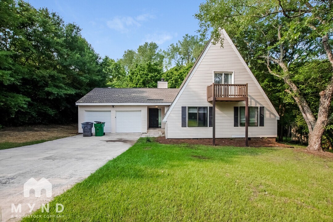 12208 Rock Canyon Dr in Charlotte, NC - Building Photo