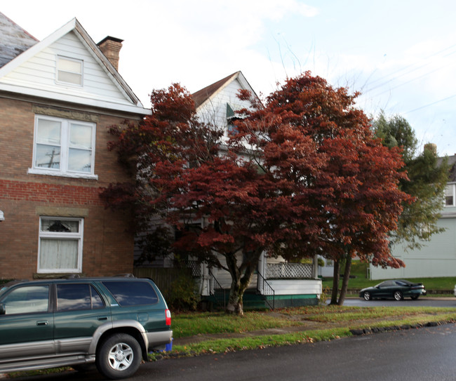 326 Gaston Ave in Fairmont, WV - Foto de edificio - Building Photo