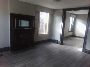 5803 S Broadway, Unit 2nd floor in St. Louis, MO - Foto de edificio - Building Photo