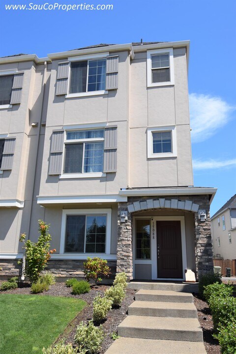 15088 NW Marianna St in Portland, OR - Building Photo