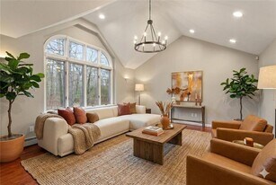 42 Belfield Dr in Johnston, RI - Building Photo