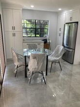 355 Prestwick Cir in Palm Beach Gardens, FL - Foto de edificio - Building Photo