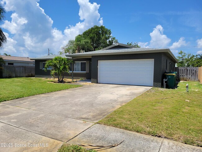 245 Harbour Dr E in Satellite Beach, FL - Building Photo - Building Photo