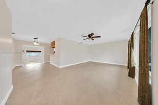 18600 SW 97th Ave in Cutler Bay, FL - Building Photo