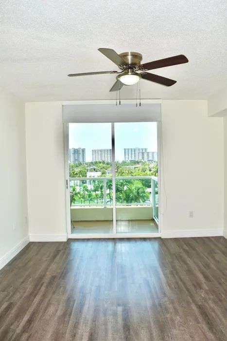 16900 N Bay Rd in Sunny Isles Beach, FL - Building Photo - Building Photo