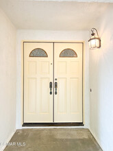 185 N Sabra Ave in Oak Park, CA - Building Photo - Building Photo