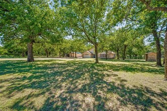 1923 Co Rd 388 in Stephenville, TX - Foto de edificio - Building Photo