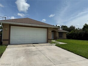 3410 56th St W in Lehigh Acres, FL - Foto de edificio - Building Photo