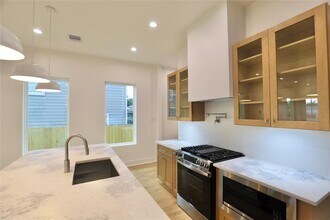 510 E 37th St in Houston, TX - Foto de edificio - Building Photo