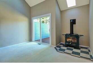 15252 Boones Way in Lake Oswego, OR - Building Photo - Building Photo