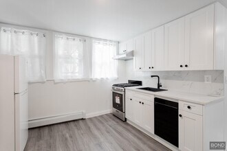 228 Leonard St in Brooklyn, NY - Building Photo - Building Photo