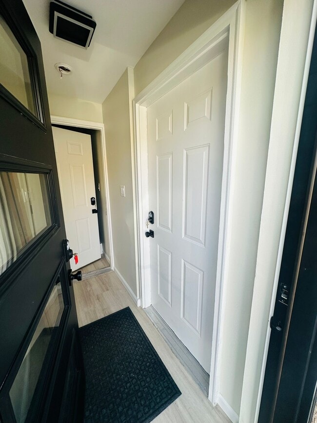 7 Wallis Ave, Unit 1 in Jersey City, NJ - Building Photo - Building Photo