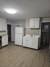 222 Clark St-Unit -2nd floor in New Britain, CT - Building Photo - Building Photo