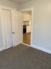 114 Hampson St, Unit 1st floor in Dracut, MA - Foto de edificio - Building Photo