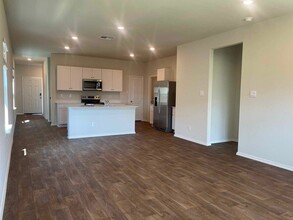 5918 Chester Downs in San Antonio, TX - Building Photo - Building Photo