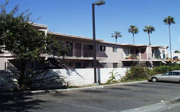 Elan Pacific Palms in San Diego, CA - Foto de edificio