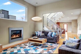 6713 13th Ave NW in Seattle, WA - Building Photo - Building Photo