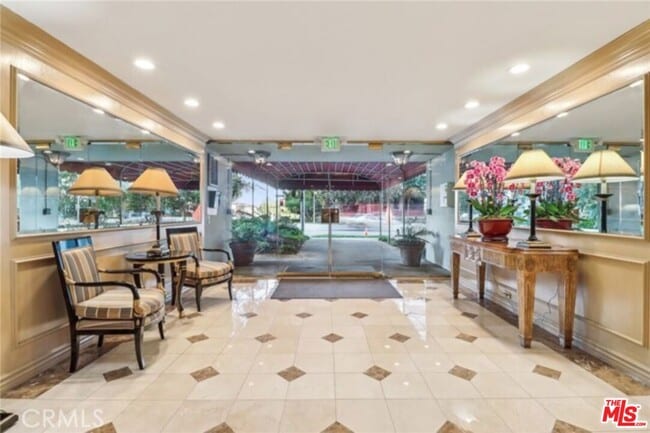 10751 Wilshire Blvd in Los Angeles, CA - Building Photo - Building Photo