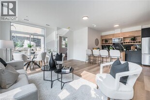 24 Union St E in Waterloo, ON - Building Photo