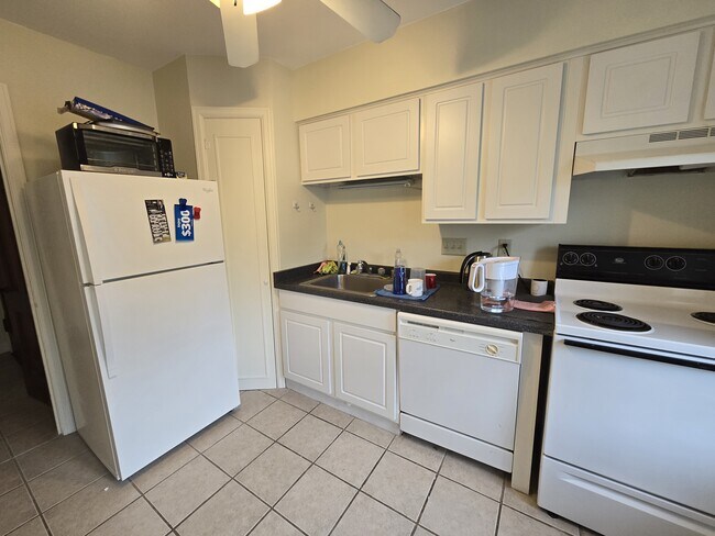 9110 W North Ave in Wauwatosa, WI - Building Photo - Building Photo