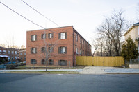 405 Division Ave NE in Washington, DC - Foto de edificio - Building Photo