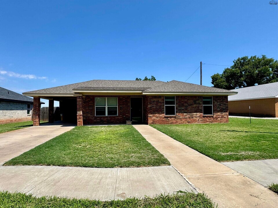 3208 Northwest Dr in Wichita Falls, TX - Foto de edificio