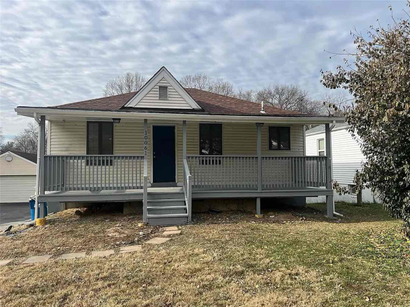 10061 Mccartney Ln in St. Louis, MO - Building Photo