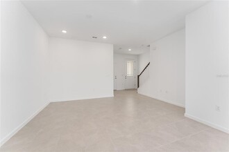 877 Spring Palms Lp in Alafaya, FL - Building Photo - Building Photo