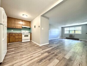 15 Old Colony Ln, Unit 4 in Arlington, MA - Building Photo - Building Photo