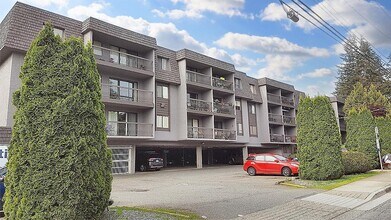 Dahlstrom Manor in Abbotsford, BC - Building Photo - Building Photo