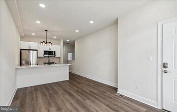 619 Cecil B. Moore Ave in Philadelphia, PA - Building Photo - Building Photo