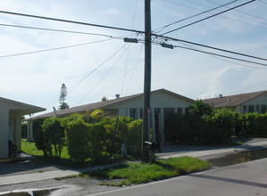 322-324 NW 61st Ter in Hollywood, FL - Building Photo - Building Photo