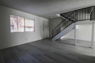 200 Bel Port Dr in Las Vegas, NV - Building Photo - Building Photo