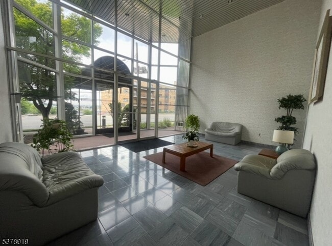 115 Polifly Rd in Hackensack, NJ - Foto de edificio - Building Photo
