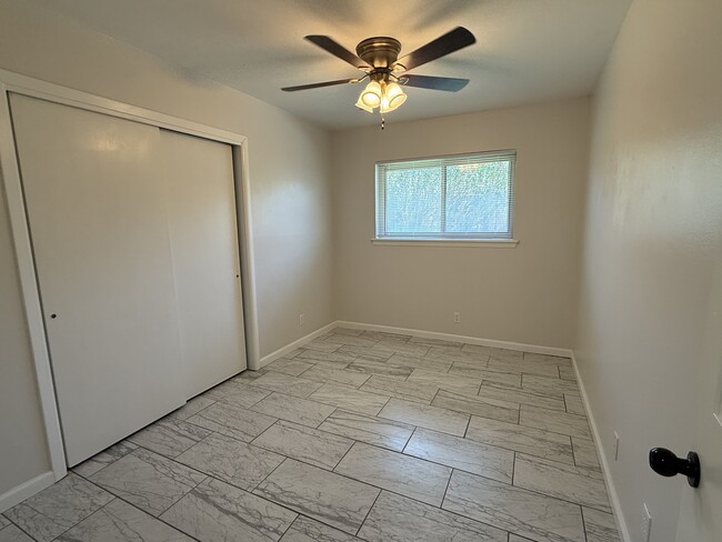 7201 Armistad Ave in El Paso, TX - Building Photo - Building Photo