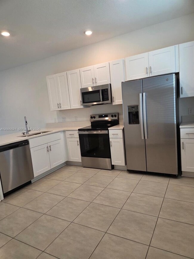 3230 Skyline Lp in Kissimmee, FL - Building Photo - Building Photo