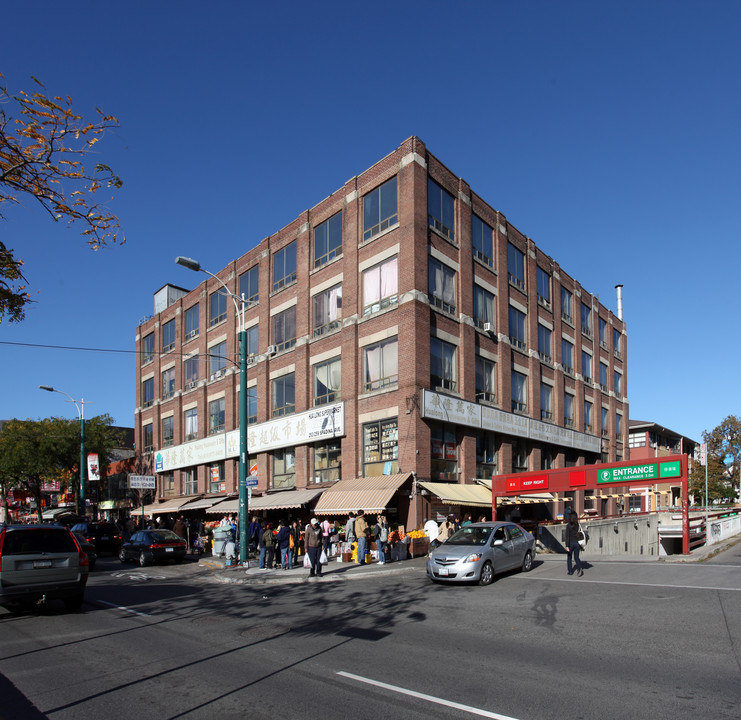 253-259 Spadina Ave in Toronto, ON - Building Photo